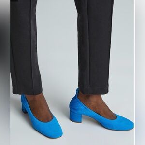 NWOB Everlane The Italian Suede Day Heel in Brilliant Blue, Size 5.5.